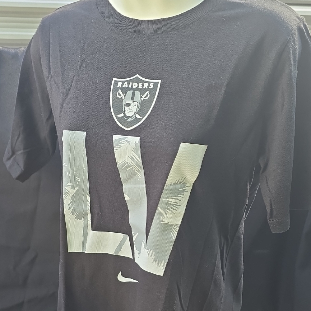 Nike Black Raiders LV Graphic Tee.  Youth Large Size